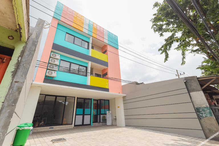 Exterior & Views 2, Sans Hotel Clover Ace Surabaya by RedDoorz, Surabaya