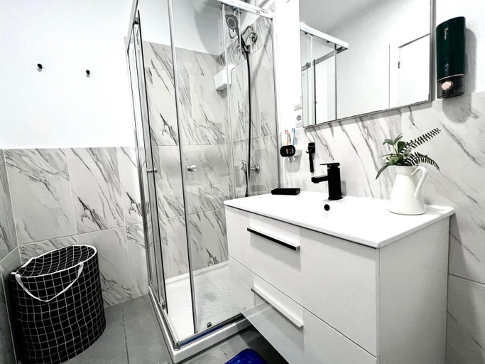 Bathroom 4, ANIMOSS! APARTMENTS - 10 modern apartments near city center & beach