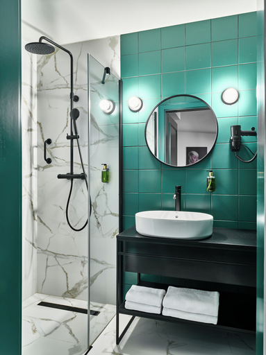 Bathroom 10