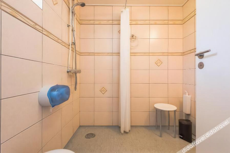 Bathroom 3, Hotel Hvide Falk
