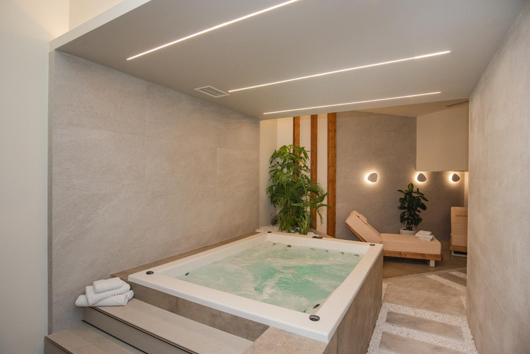 Bathroom 4, White 9, Central Macedonia