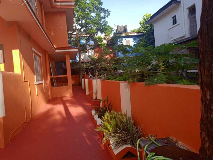 Property grounds 4, Villa - Sleeps 8 - Garden - Parking - Patio, South Goa