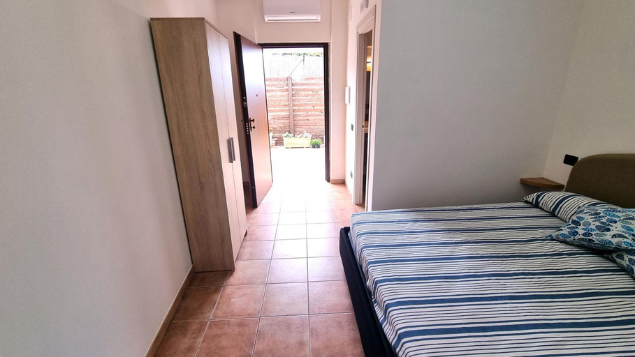 Bedroom 2, CAMERETTA SUL MARE con OMBRELLONE, Latina