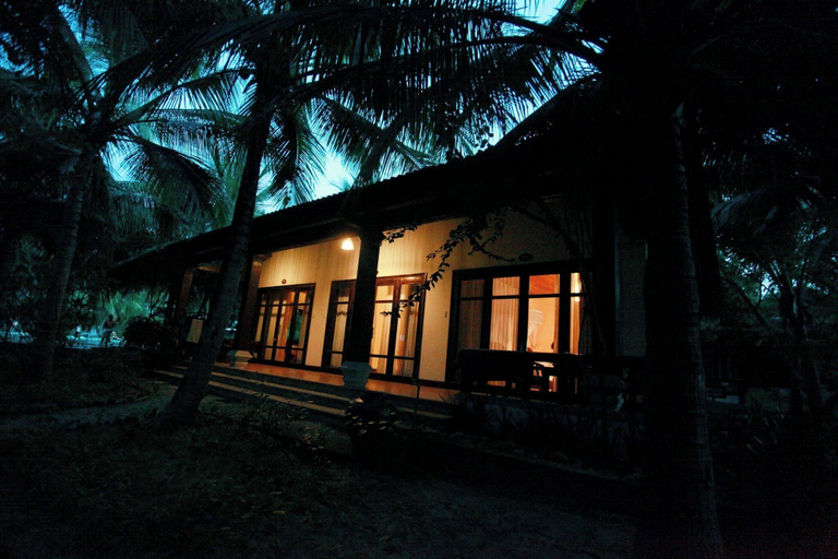 Exterior 10