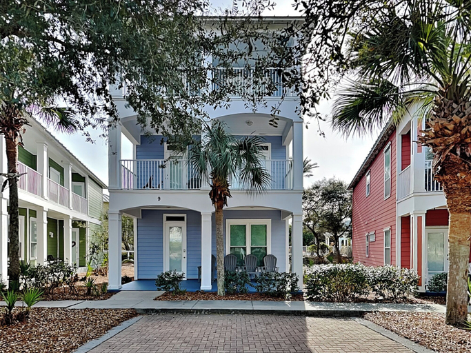 Exterior & Views