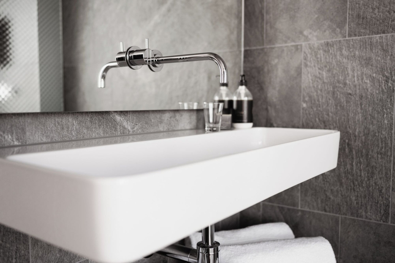 Bathroom 10