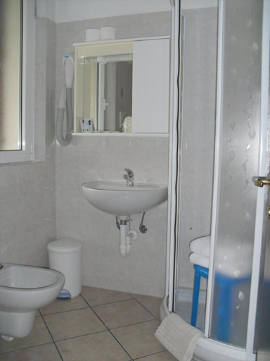 Bathroom 7