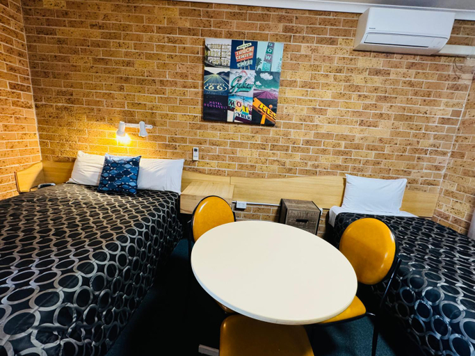 Food & Drinks 4, Town & Country Motor Inn, Tamworth Regional - Pt A