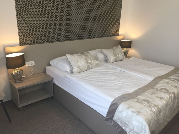 Bedroom 3, Alp Hotel, Bovec