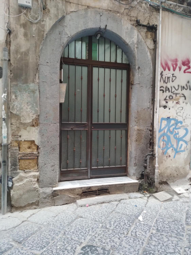 Others 3, ostello a napoli centro per donne in condivisione, Napoli