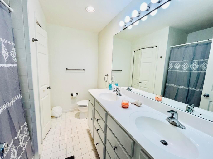 Bathroom 3, Collins Avenue 4, Sussex
