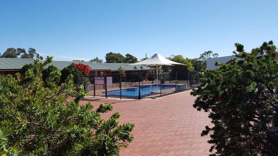 Others 2, Gateway Motor Inn, Broken Hill