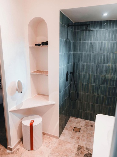 Bathroom 3, Hotel Mas Des Barres, Bouches-du-Rhône