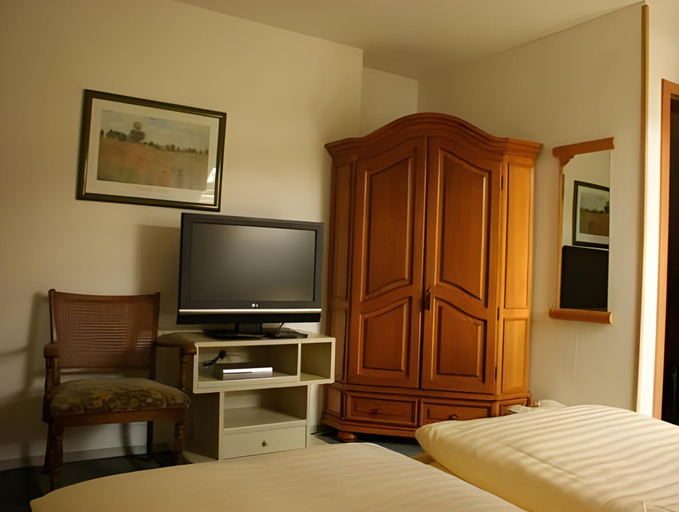 Bedroom 13