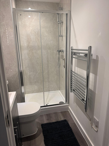 Bathroom 5, Hull 1-bed Apt, Sleeps 4 With Wi-fi, Kingston upon Hull