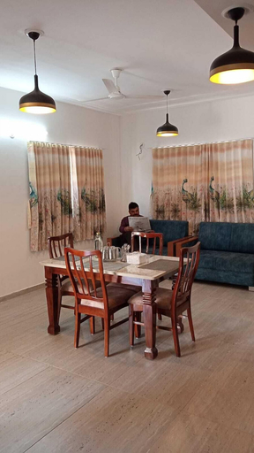 Others 3, Elis Home Stayz, Ahmadabad