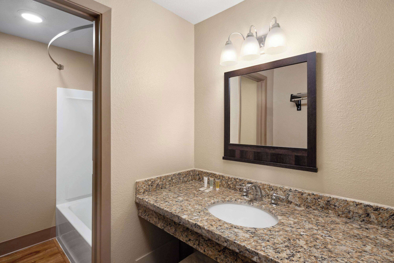 Bathroom 4, Super 8 by Wyndham Fallon, Churchill