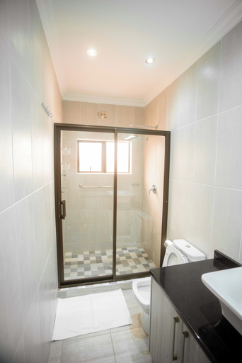 Bathroom 2, Great Wall Guest lodge, Bulawayo