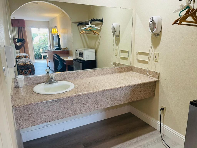 Bathroom 5, Morganhill Inn Motel, Santa Clara