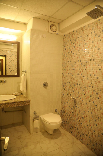 Bathroom 4, Hotel Ganga Aatitheyam, Hardwar