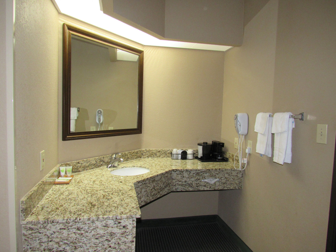 Bathroom 18