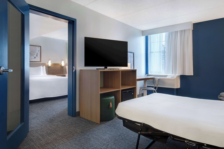 Bedroom 4, Spark by Hilton Rochester University Area, Monroe