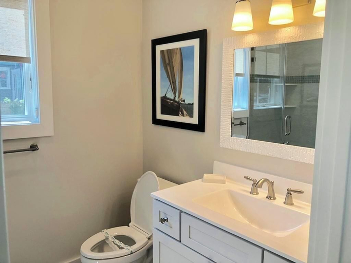Bathroom 3, Maryland Avenue 12, Sussex