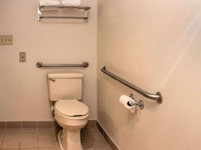 Bathroom 4, Quality Suites Lake Wright - Norfolk Airport, Norfolk