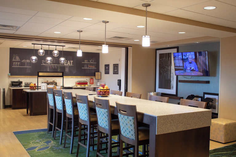 Food & Drinks 5, Hampton Inn Big Rapids, Mecosta