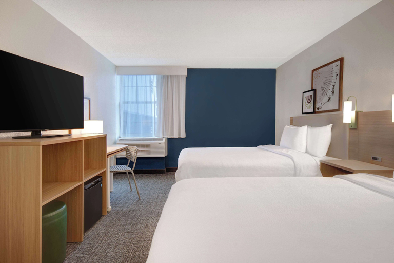 Bedroom 4, Spark by Hilton Rochester University Area, Monroe