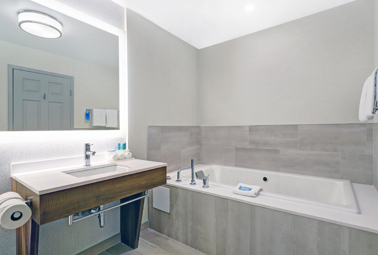 Bathroom 9