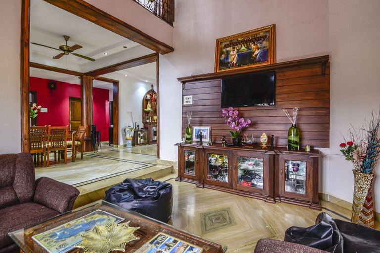 Living room, Villa - Sleeps 8 - Garden - Parking - Patio, South Goa