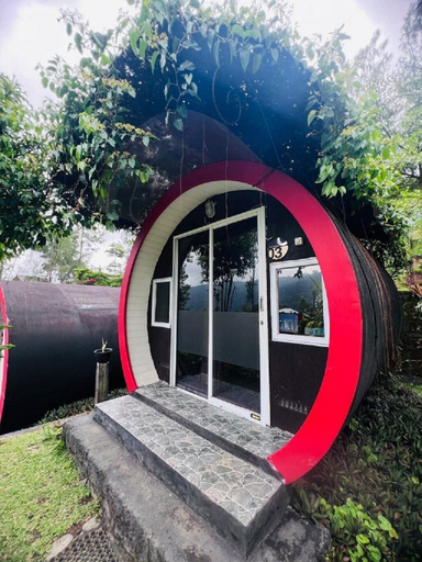 Exterior & Views 22