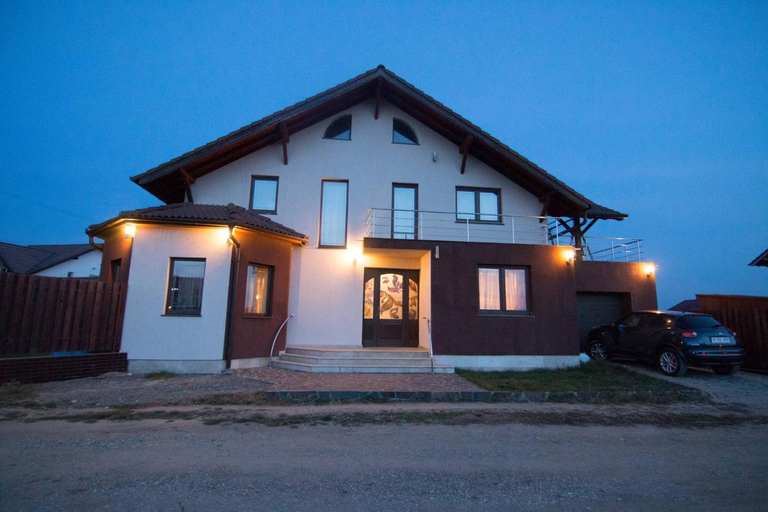 Others 4, Casa Tudor, Selimbar