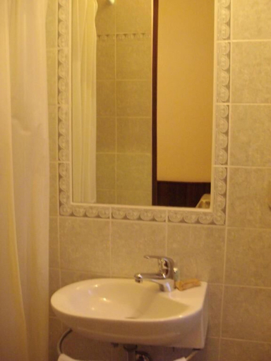 Bathroom 4, Anna, Perugia