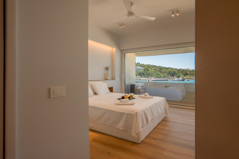 2, Live in style, Central Greece