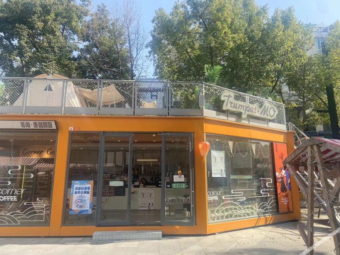 Exterior & Views