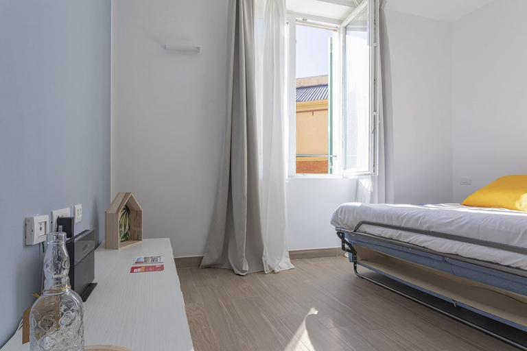 Bedroom 2, Studio des Couleurs by Wonderful Italy, Genova