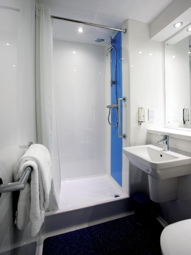 Bathroom 3, Travelodge Stonehouse, Gloucestershire