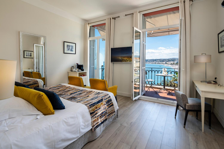 Bedroom 2, Hotel Suisse, Alpes-Maritimes