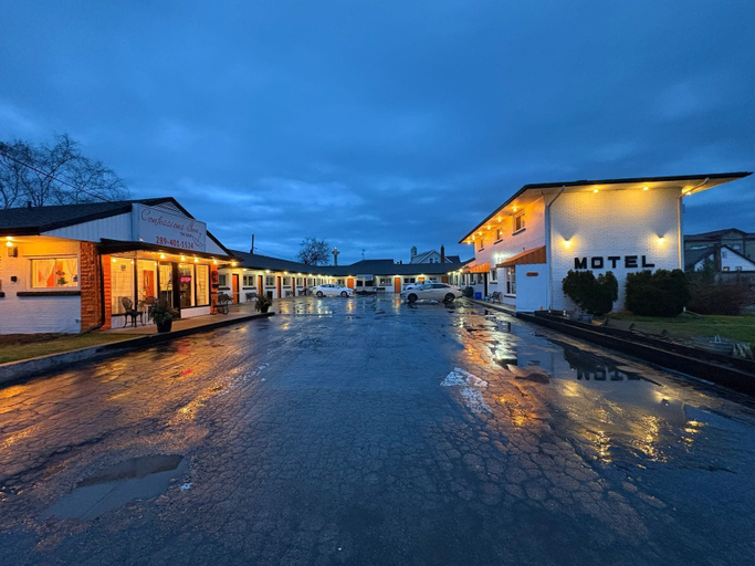 Confessions INN The Rain, Niagara