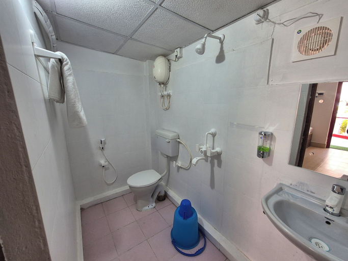 Bathroom 3, Sands Courtyard, Purba Medinipur