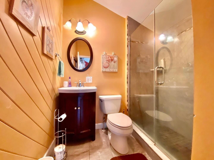 Bathroom 3, 4TH Street 10, Sussex