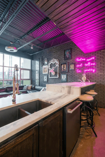 Food & Drinks, Swanky Townhome, Travis