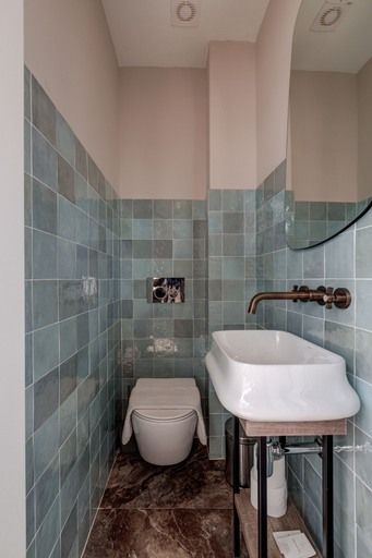 Bathroom 4, Talbot & Bons Aparthotel
