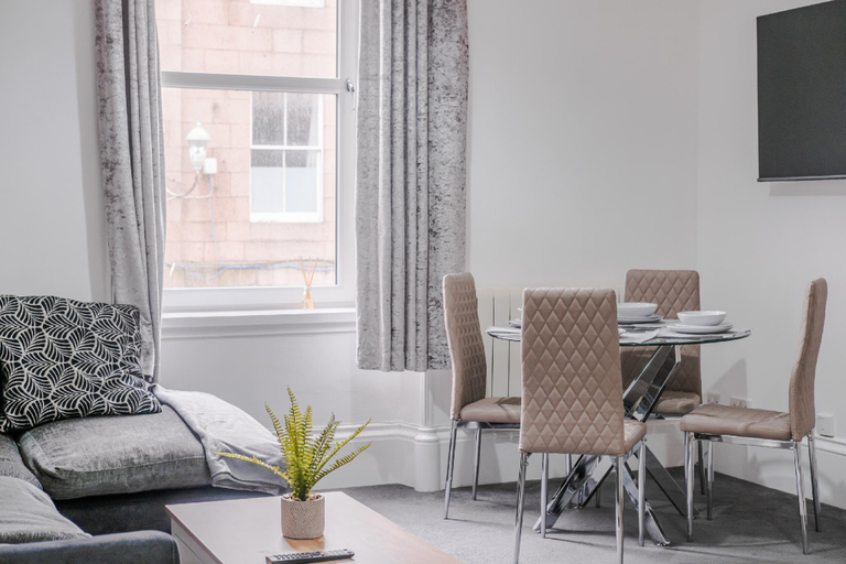 Others 3, Peterhead Pad - SJA Stays - Modern 2 Bed Apartment, Aberdeenshire