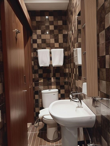 Bathroom 27