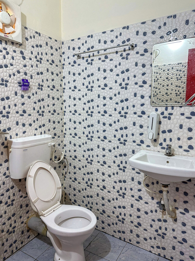 Bathroom 3, Molly's Hostel, Thiruvananthapuram