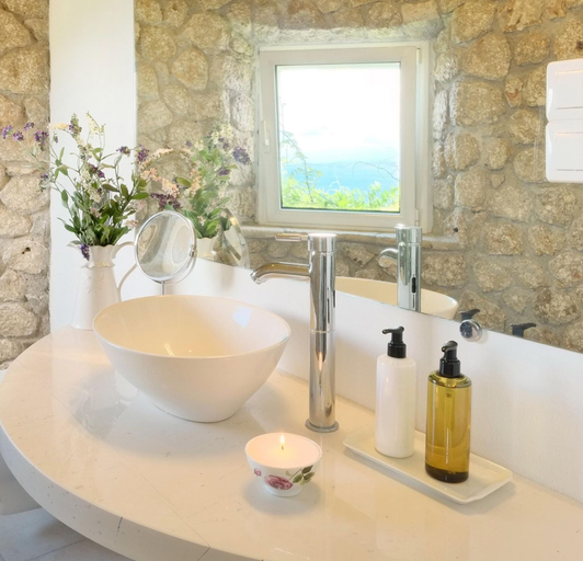 Room 5, The Saints - St Mathias 2 Bedroom Cottage, Ionian Islands
