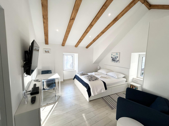 Bedroom, Mikula and Cvita stone house, Split
